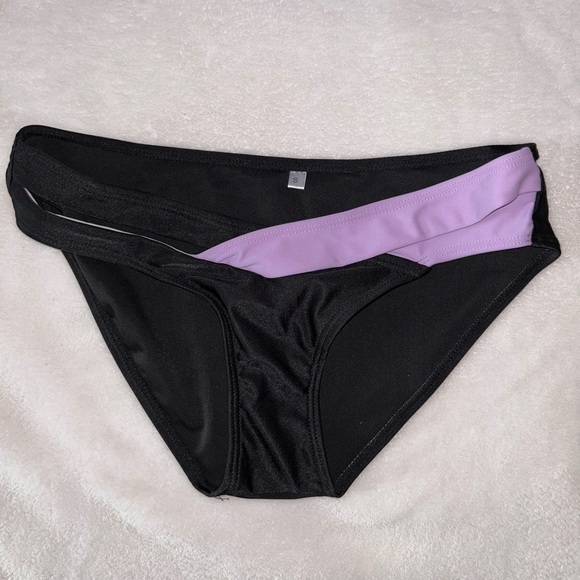 SWIMSUIT - Picture 2 of 6